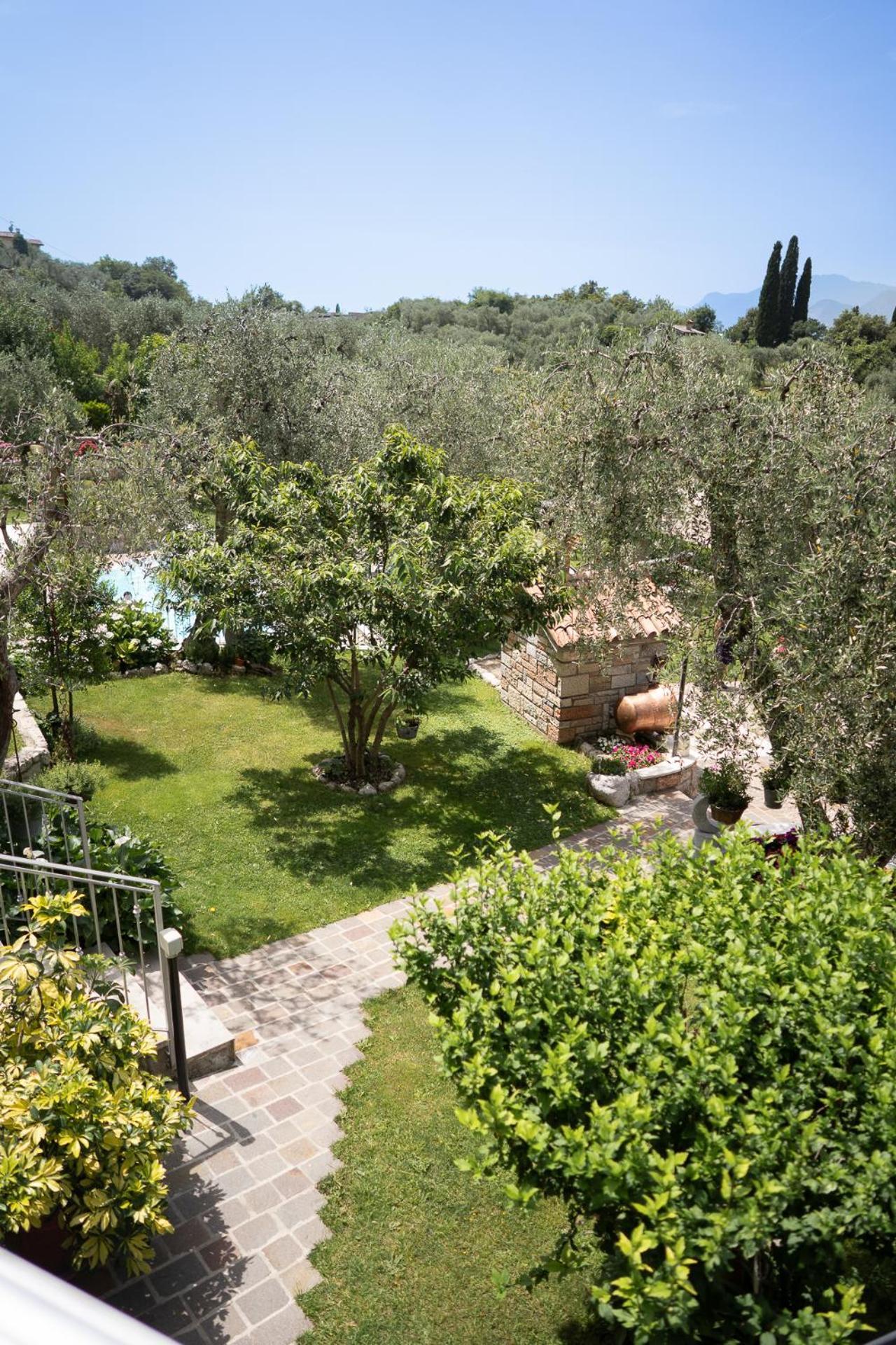 Appartamenti Ceccherini Rosa-Viola Malcesine Exterior foto